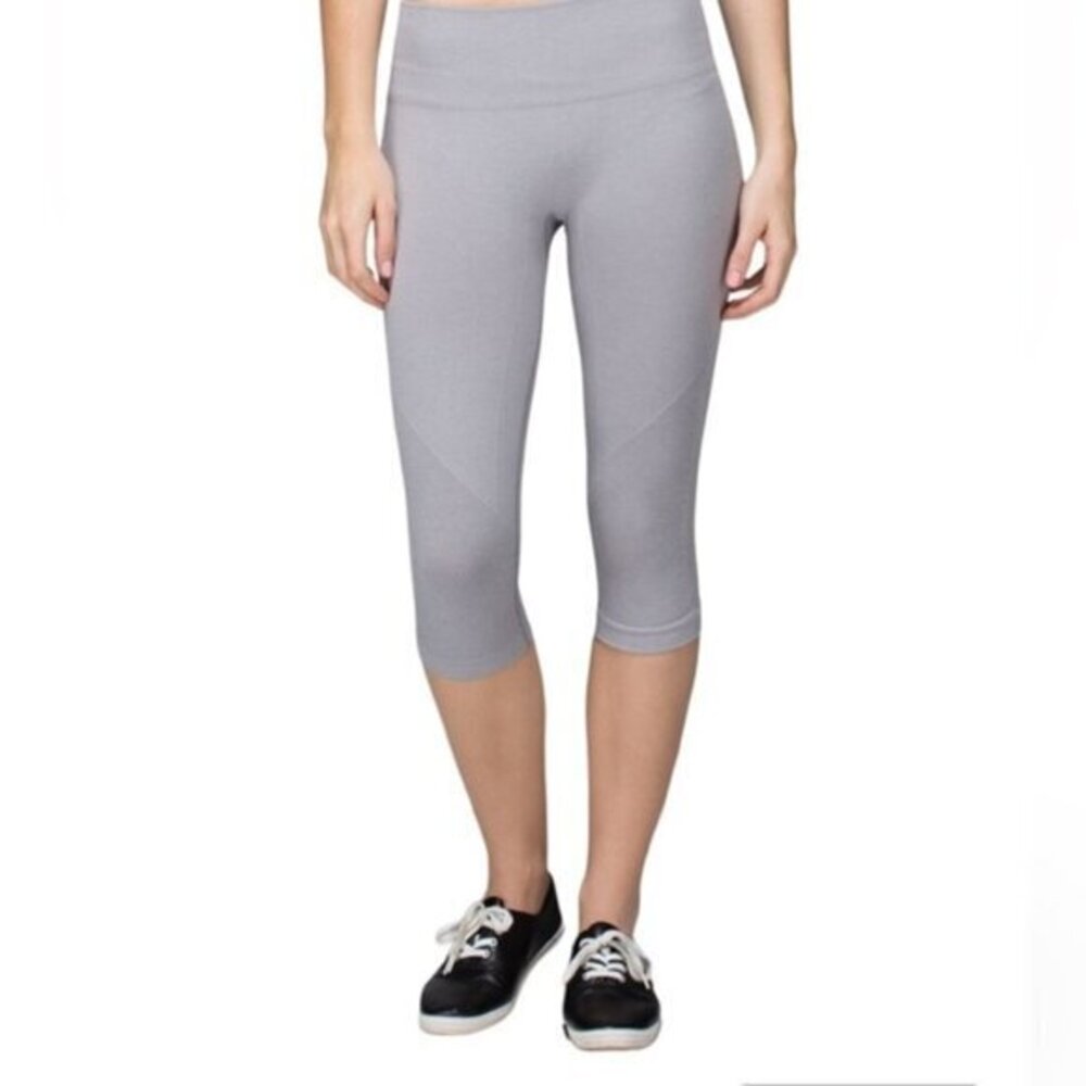 Lululemon In The Flow Crop II Heathered Medium Grey Capri Legging Seamless